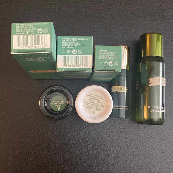 LA MER NEW 7 piece set plus 6 1/2” cosmetic. And lots of extras.Best of the best - Picture 7 of 8